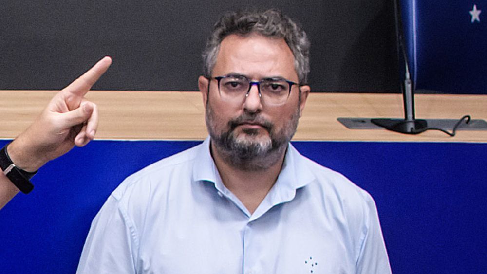 Cruzeiro vai contratar meia do Santos? Mattos abre o jogo após especulação