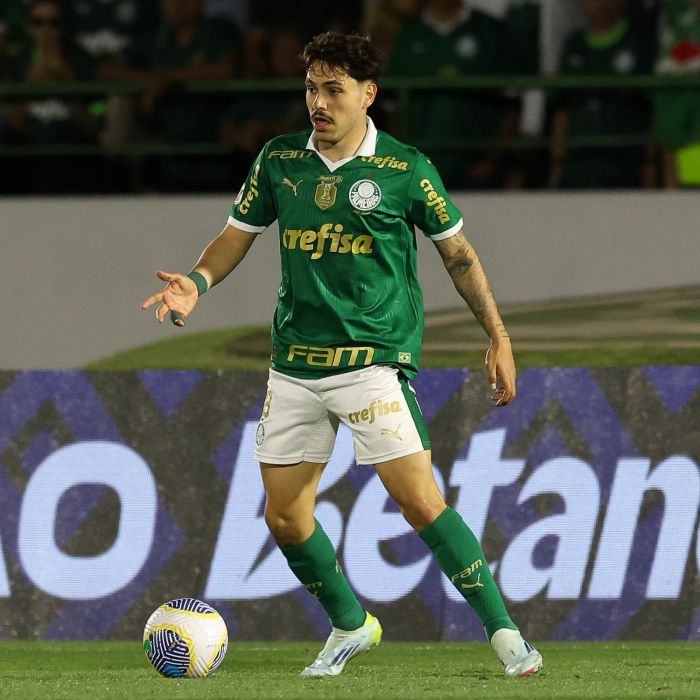 Maurício sofreu lesão ligamentar e está em tratamento no Palmeiras