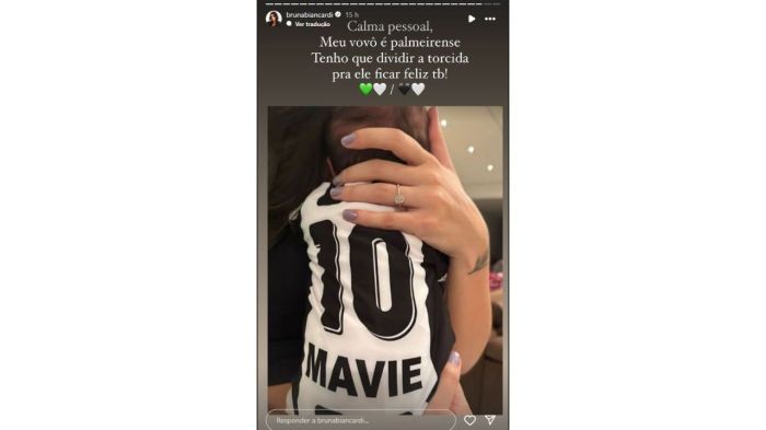 A filha de Neymar também apareceu usando uma camisa do Santos