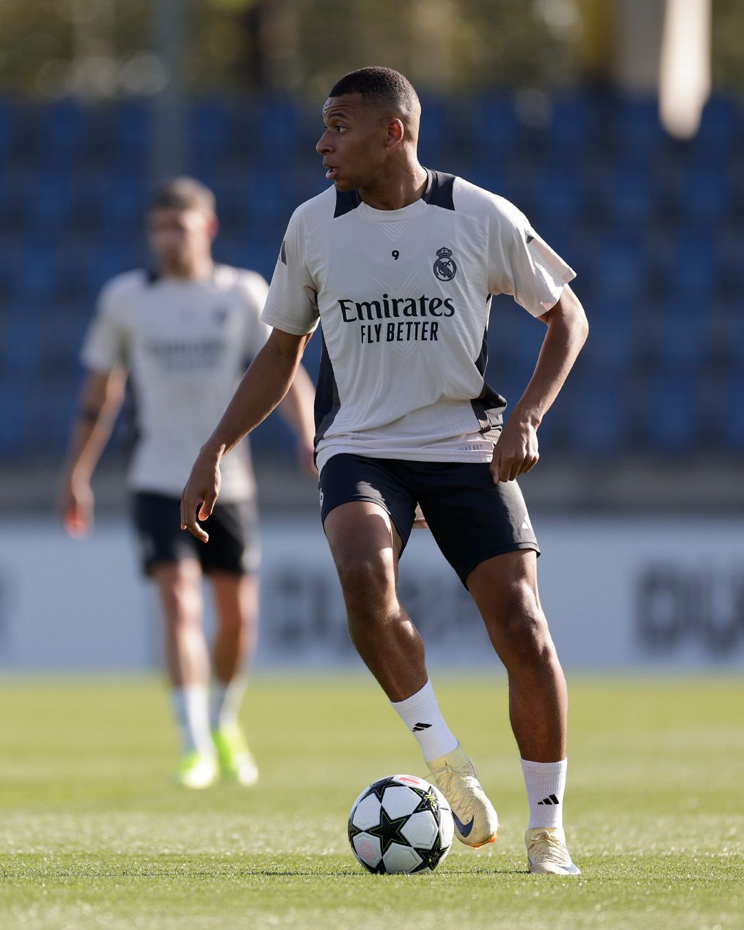 Ancelotti descarta mudar função de Mbappé no Real Madrid: ‘Quero que faça gol’