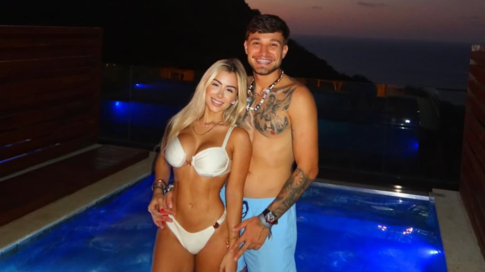 Casal durante viagem em Fernando de Noronha