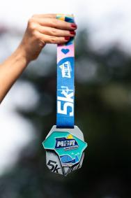 Medalhas e camisa do Circuito adidas MDR de Belo Horizonte