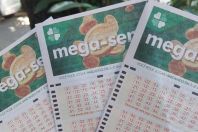 Resultado Mega-Sena 3009: prêmio acumula e vai a R$ 300 milhões em sorteio especial