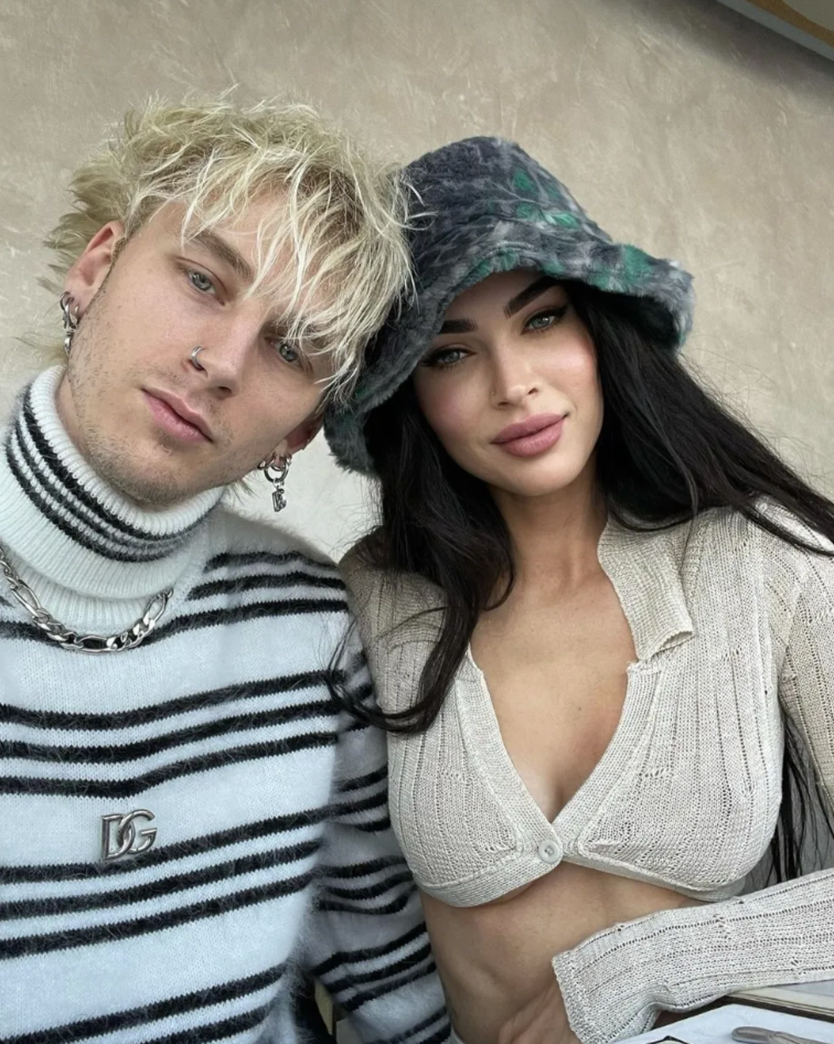 Com foto inusitada, Megan Fox anuncia gravidez do quarto filho