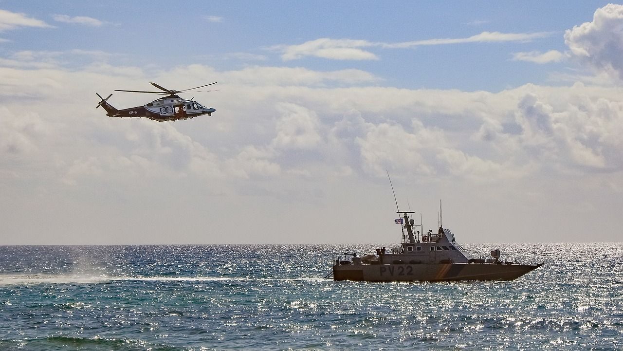 Menina de 11 anos sobrevive por três dias no mar após naufrágio na Itália