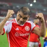 Zagueiro passa por cirurgia na Argentina, e Inter aguarda retorno por renovação