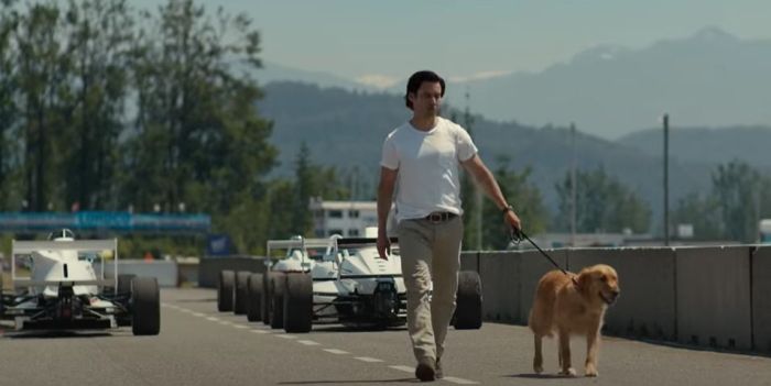 Filme 'The art of racing in the rain' foi na traduzido no Brasil como 'Meu Amigo Enzo' ator com cão em pista de corrida