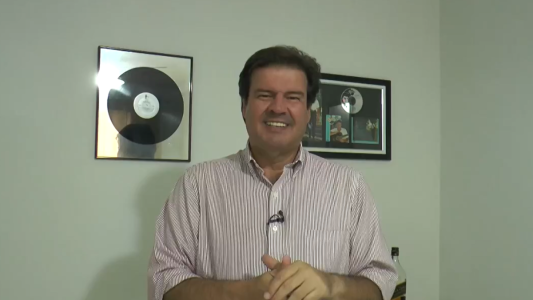 Manoel Branco, apresentador da TV Clube, afiliada da Band