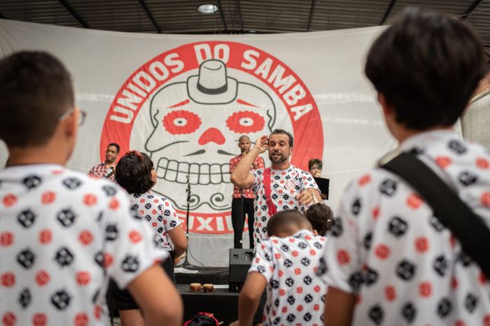 Bateria mirim do bloco Unidos do Samba Queixinho que deu origem à Mindinho Bateria Mirim Bateria mirim do bloco Unidos do Samba Queixinho que deu origem à Mindinho Bateria Mirim
