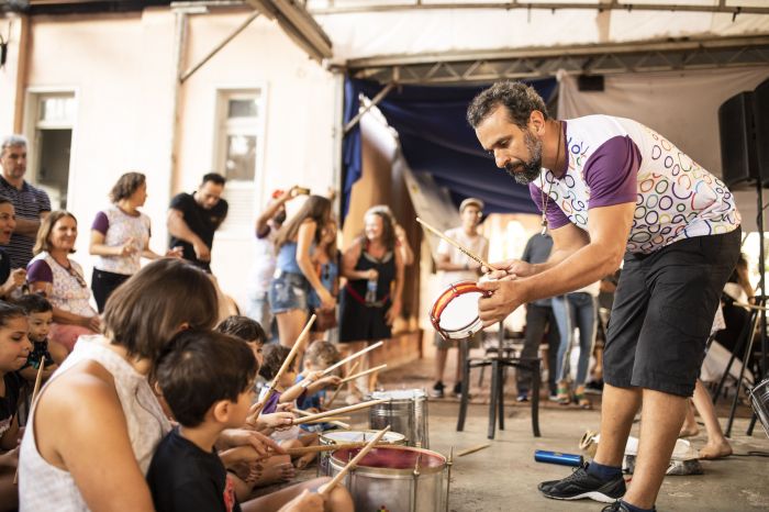 Bateria Mindinho Mirim é um bloco de percussão de Belo Horizonte, Minas Gerais, formado por crianças e adolescentes Bateria Mindinho Mirim.jpg
