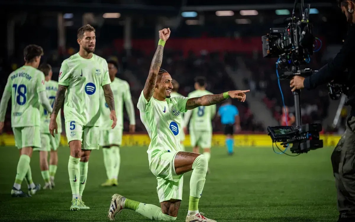 Brasileiro do Barcelona é exaltado pela imprensa espanhola após goleada