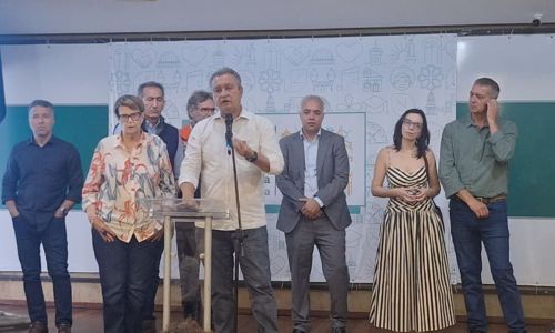 Ministro Rui Costa em coletiva, em Juiz de Fora