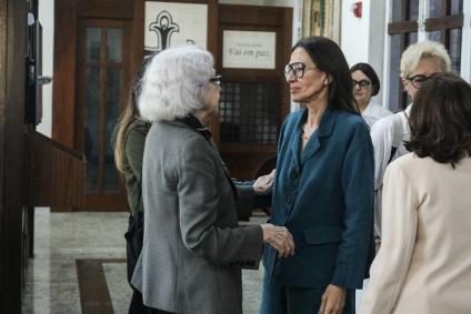 Famosos e família na missa de sétima dia de Preta Gil