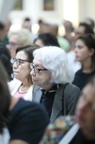 Famosos e família na missa de sétima dia de Preta Gil