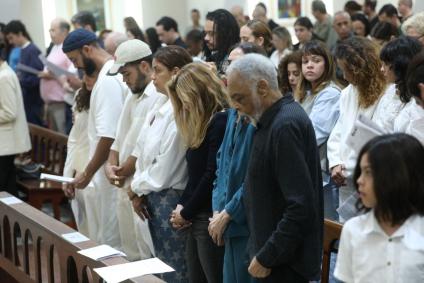 Famosos e família na missa de sétima dia de Preta Gil