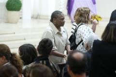 Famosos e família na missa de sétima dia de Preta Gil