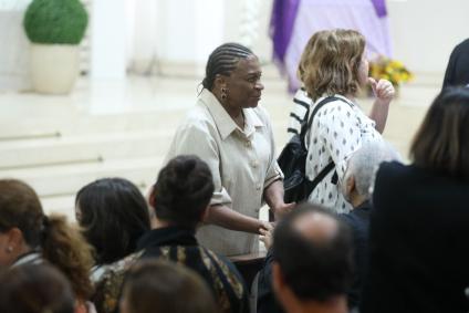 Famosos e família na missa de sétima dia de Preta Gil