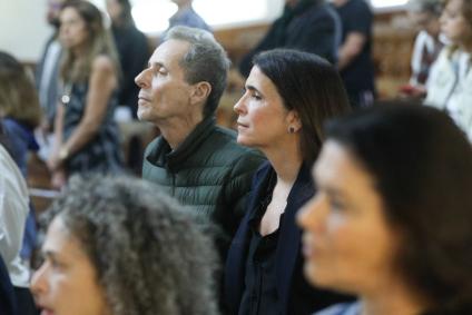 Famosos e família na missa de sétima dia de Preta Gil