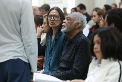 Famosos e família na missa de sétima dia de Preta Gil