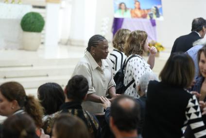 Famosos e família na missa de sétima dia de Preta Gil
