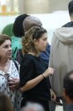 Famosos e família na missa de sétima dia de Preta Gil