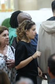 Famosos e família na missa de sétima dia de Preta Gil