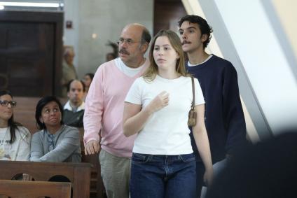 Famosos e família na missa de sétima dia de Preta Gil