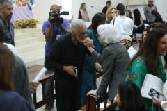 Famosos e família na missa de sétima dia de Preta Gil