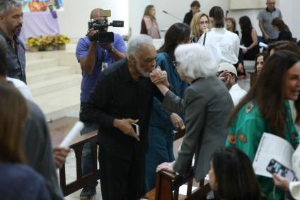 Famosos e família na missa de sétima dia de Preta Gil
