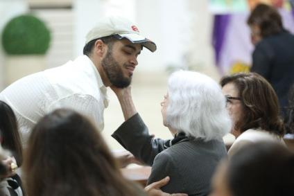 Famosos e família na missa de sétima dia de Preta Gil