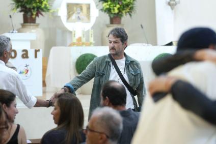 Famosos e família na missa de sétima dia de Preta Gil