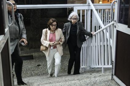 Famosos e família na missa de sétima dia de Preta Gil