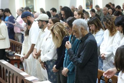 Famosos e família na missa de sétima dia de Preta Gil