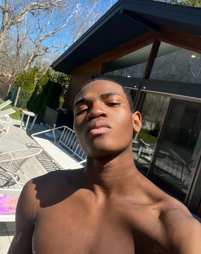 Modelo da Vogue, Dynus Saxon é preso suspeito de assassinato