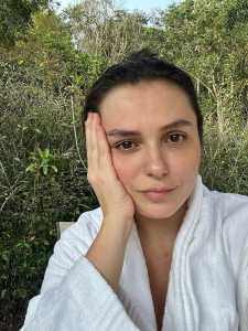 Mônica Iozzi detalha quadro de acatisia em vídeo nas redes sociais