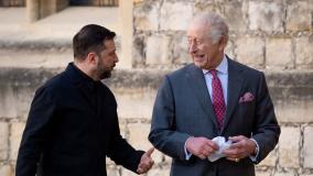 Volodymyr Zelensky e Rei Charles III