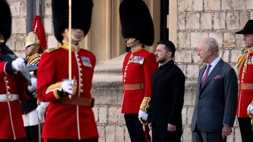 Volodymyr Zelensky e Rei Charles III