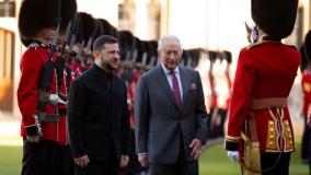Volodymyr Zelensky e Rei Charles III
