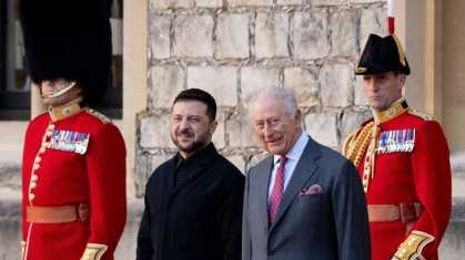 Volodymyr Zelensky e Rei Charles III