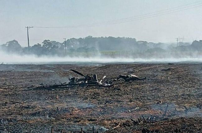 Destroços do ultraleve que caiu no interior de SP e matou o ex-vereador de Uberlândia.