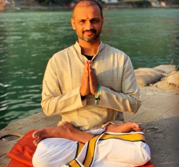 Morre Sarath Jois, guru da ashtanga yoga que deu aulas para Madonna e Gwyneth Palthrow. Morre Sarath Jois, guru da ashtanga yoga que deu aulas para Madonna e Gwyneth Palthrow.