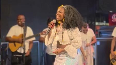 Adriana Araújo é uma das principais vozes do samba regional