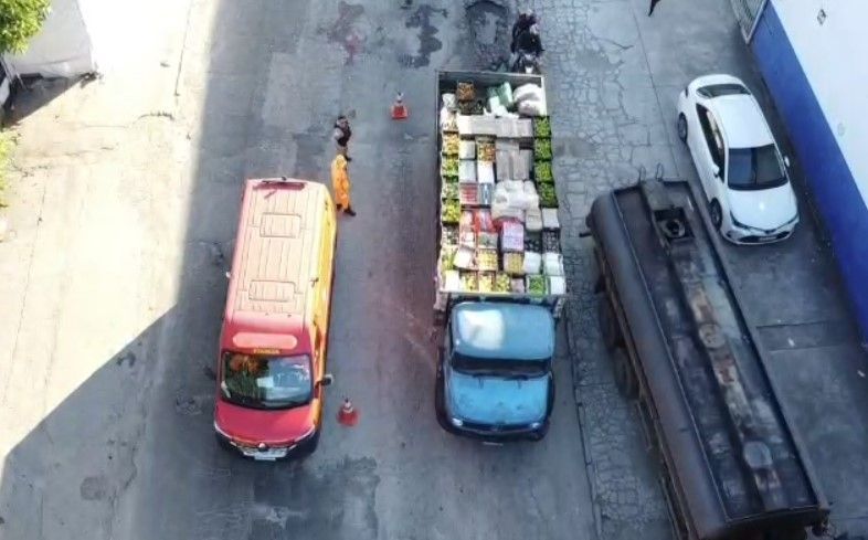 Motociclista morre após bater em caminhão e ser atropelado em Contagem
