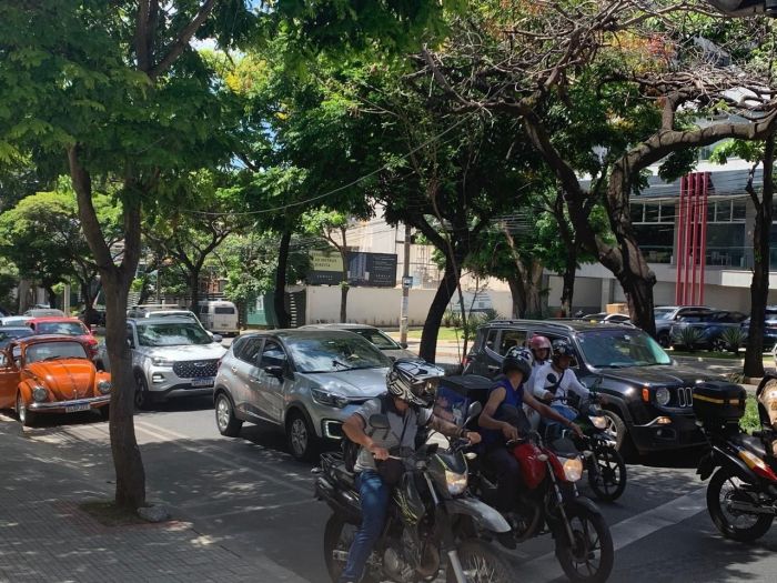 Serviço de transporte por moto gera renda para milhares de famílias 