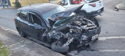 Carro está em nome de um jovem de 23 anos.