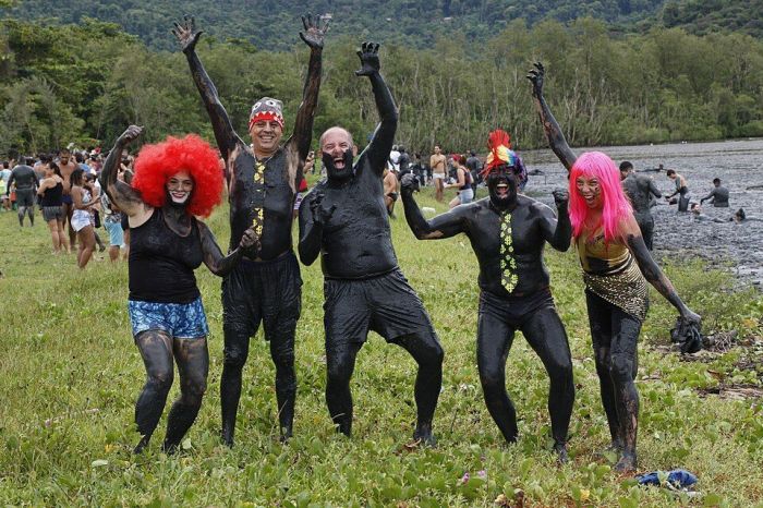 Muddy people Paraty