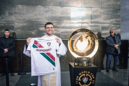Fotos da taça do Super Mundial no Cristo Redentor