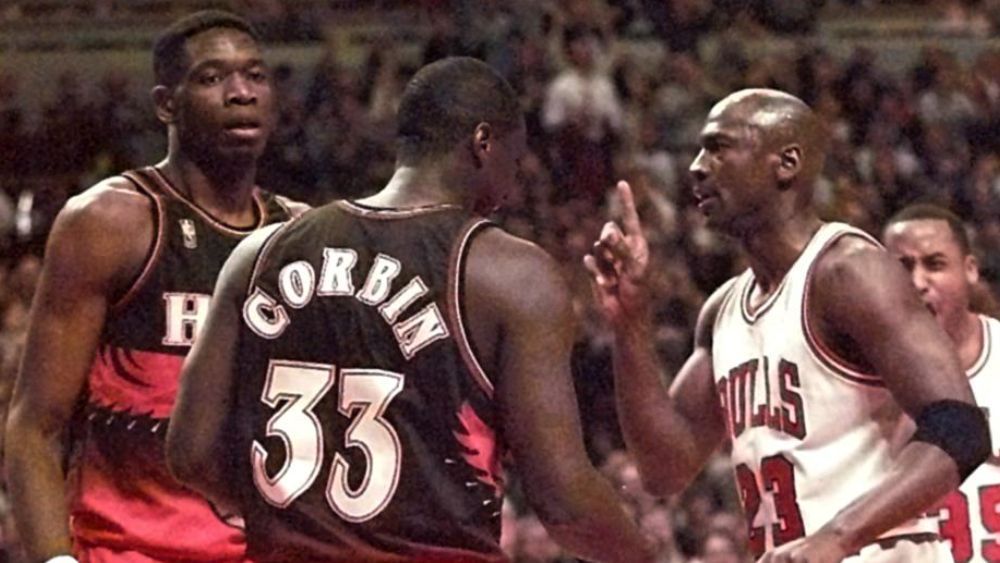 Conheça Dikembe Mutombo, lenda da NBA que desafiou Michael Jordan
