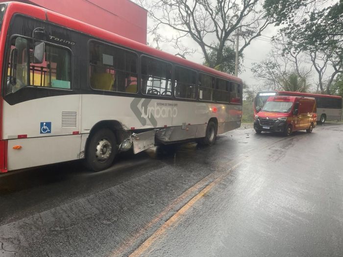 Não houve feridos no ônibus Não houve feridos no ônibus