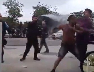 Vídeo: Nego do  Borel vai parar na delegacia após trocar socos com homem no RJ